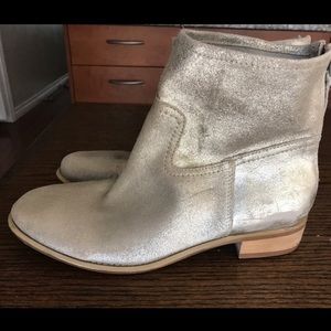 Gap size 8 Gold shimmer boots nwot